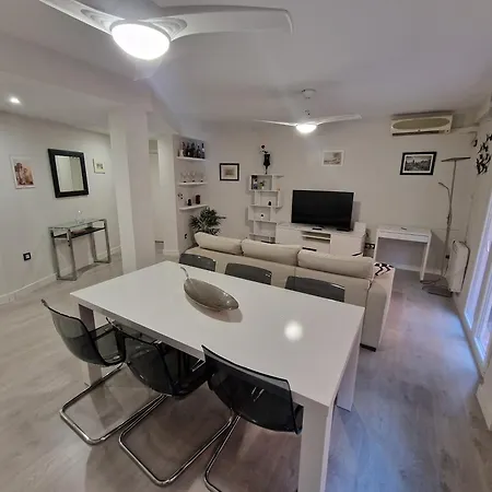 Dona Berenguela Junto Ave Apartment